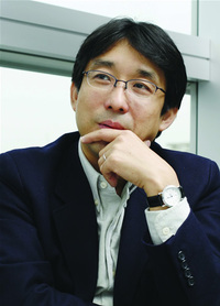 東京大学大学院情報学環教授 佐倉統氏。人間はある意味,人と人との絶対的な感覚を生得的に持っていると思います` 東京大学大学院情報学環教授 佐倉統氏。人間はある意味,人と人との絶対的な感覚を生得的に持っていると思います
