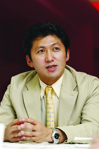北青山D-Clinic院長 阿保義久氏。「Webで調べられる状況の中で質感を提示するには訴求力のあるメッセージが必要」 北青山D-Clinic院長 阿保義久氏。「Webで調べられる状況の中で質感を提示するには訴求力のあるメッセージが必要」