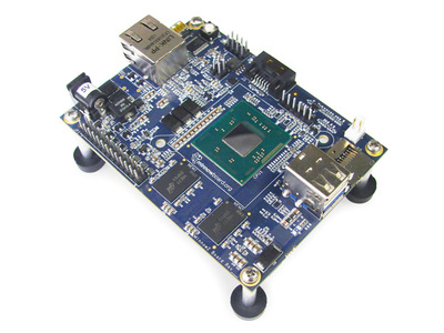 minnowboard.orgのサイトにあるMinnowBoard MAXプロトタイプの写真。最終的にはCPUにヒートシンクが乗るとのこと。 minnowboard.orgのサイトにあるMinnowBoard MAXプロトタイプの写真。最終的にはCPUにヒートシンクが乗るとのこと。