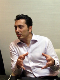 1つ1つの質問に対して,丁寧に,そして熱く語ってくれたMelih Abdulhayoglu氏 1つ1つの質問に対して,丁寧に,そして熱く語ってくれたMelih Abdulhayoglu氏
