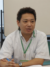 財団法人 東京都道路整備保全公社 総務部 総務課 広報情報係 係長 中村 浩士氏 財団法人 東京都道路整備保全公社 総務部 総務課 広報情報係 係長 中村 浩士氏