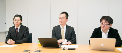 今回お話を伺った皆さん。左から青山雄一氏,佐藤剛春氏,玉置伸行氏 今回お話を伺った皆さん。左から青山雄一氏,佐藤剛春氏,玉置伸行氏