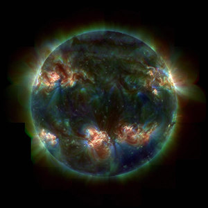 太陽を紫外線で観測すると、われわれの知らない素顔が現れる
