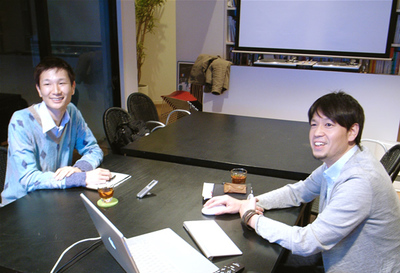 新野（左），小池博史 さん（右）