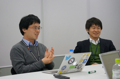 対談の模様(1)鯵坂 明氏(左)と岩崎 正剛氏 対談の模様(1)鯵坂 明氏(左)と岩崎 正剛氏