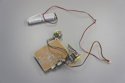 単3電池4本で動作 単3電池4本で動作