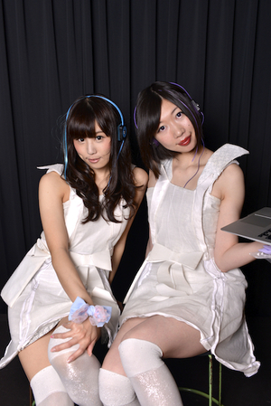 図1 ハックガールズ,さやみん(左)とはまー(右)。これからよろしくお願いいたします☆ ハックガールズ,さやみん(左)とはまー(右)。これからよろしくお願いいたします☆