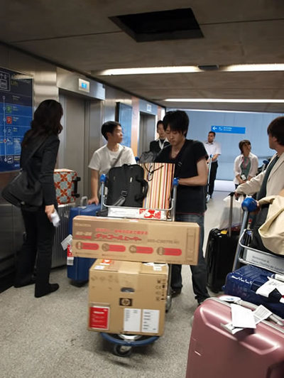 写真2：プレゼンに使うヒーターなど，荷物がいっぱい