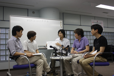 今回の座談会の目的を話す,司会進行役の正野さん 今回の座談会の目的を話す,司会進行役の正野さん