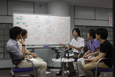 話をまとめる，正野さん。座談会っぽい雰囲気