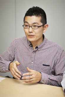 写真2 ソフトバンクモバイル(株) 情報システム本部 システム基盤統括部 ミドルウェア基盤部 担当課長 荻林裕憲氏 写真2 ソフトバンクモバイル(株) 情報システム本部 システム基盤統括部 ミドルウェア基盤部 担当課長 荻林裕憲氏