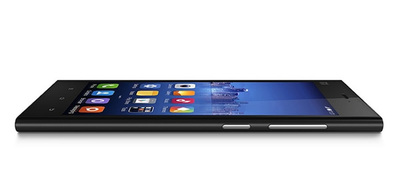 Xiaomi Mi 3。端末のデザインは,iPad nanoにも似ている Xiaomi Mi 3。端末のデザインは,iPad nanoにも似ている