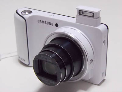 単なるニコイチではないGALAXY Camera。白いボディは清潔感があって良い 単なるニコイチではないGALAXY Camera。白いボディは清潔感があって良い