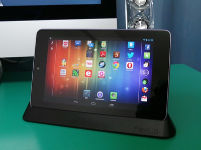 動画の視聴に使っているGoogle Nexus 7。活用にはDockが必須アイテム 動画の視聴に使っているGoogle Nexus 7。活用にはDockが必須アイテム