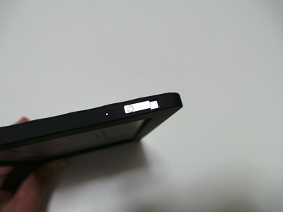 koboの電源ボタン。右へスライドして使う koboの電源ボタン。右へスライドして使う