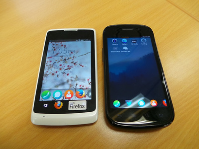 会場で回覧されたFirefox OSがインストールされた端末。黒い方は,筆者のNexus S 会場で回覧されたFirefox OSがインストールされた端末。黒い方は,筆者のNexus S