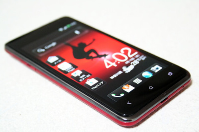 機能面だけでなくデザインも日本向けに開発されたHTC J 機能面だけでなくデザインも日本向けに開発されたHTC J