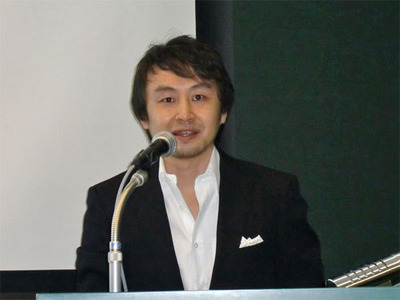 日本語版リリースについて発表する，ブライトコーブ（株）代表取締役社長 橋本久茂氏