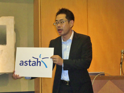 新製品「astah*」について説明する，株式会社チェンジビジョン代表取締役社長 平鍋健児氏。