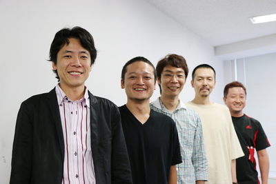 クリエイティブ顧問ズのメンバー。左から,森田氏,角掛氏,坂本氏,住氏,佐分利氏 クリエイティブ顧問ズのメンバー。左から,森田氏,角掛氏,坂本氏,住氏,佐分利氏