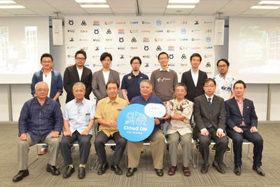 上段左から(敬称略):山崎暁(Ryukyufrogs オーガナイザー),田部正樹(ラクスル株式会社 取締役CMO),水野雄介(ライフイズテック株式会社 代表取締役CEO),進浩人(BASE株式会社 取締役COO),東後澄人(freee株式会社 取締役COO),水野博商(Square株式会社 日本法人代表),家入一真(株式会社CAMPFIRE 代表取締役社長)。下段左から(敬称略):下地敏彦(宮古島市 市長),前鹿川健一(竹富町 副町長),桑江朝千夫(沖縄市 市長),上原昭(糸満市 市長),國吉博樹(沖縄セルラー電話株式会社 執行役員 ビジネス開発部長),山崎雅人(株式会社KDDIウェブコミュニケーションズ 代表取締役社長),高畑 哲平(株式会社KDDIウェブコミュニケーションズ 代表取締役副社長) 上段左から(敬称略):山崎暁(Ryukyufrogs オーガナイザー),田部正樹(ラクスル株式会社 取締役CMO),水野雄介(ライフイズテック株式会社 代表取締役CEO),進浩人(BASE株式会社 取締役COO),東後澄人(freee株式会社 取締役COO),水野博商(Square株式会社 日本法人代表),家入一真(株式会社CAMPFIRE 代表取締役社長)。下段左から(敬称略):下地敏彦(宮古島市 市長),前鹿川健一(竹富町 副町長),桑江朝千夫(沖縄市 市長),上原昭(糸満市 市長),國吉博樹(沖縄セルラー電話株式会社 執行役員 ビジネス開発部長),山崎雅人(株式会社KDDIウェブコミュニケーションズ 代表取締役社長),高畑 哲平(株式会社KDDIウェブコミュニケーションズ 代表取締役副社長)