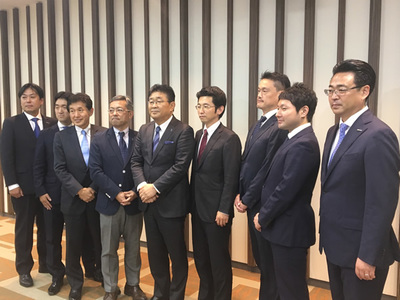 発足社8社の集合写真 発足社8社の集合写真