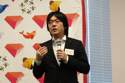 新機能について説明を行う米国Treasure Data CTOの太田一樹氏 新機能について説明を行う米国Treasure Data CTOの太田一樹氏
