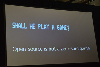 トムソン氏による“Open Source is NOT a zero-sum game.”のスライド。映画「ウォー・ゲーム」の有名な画面ですね。 トムソン氏による“Open Source is NOT a zero-sum game.”のスライド。映画「ウォー・ゲーム」の有名な画面ですね。