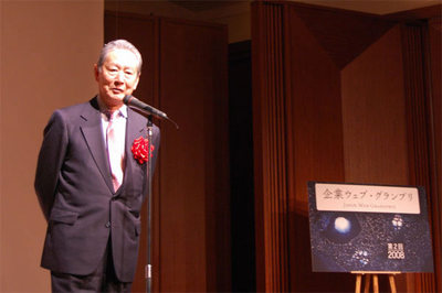 開催に先立ち，挨拶を述べるクオンタムリープ（株）代表取締役 出井伸之氏。
