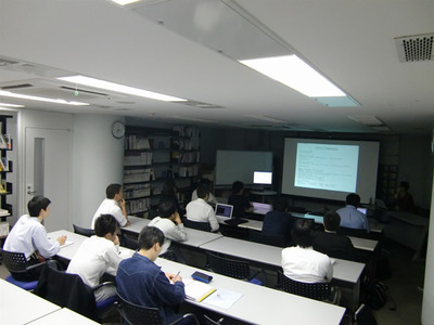 参加者は皆，真剣に聴講していました