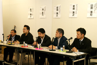 左から，岩下氏，馮氏，安田氏，曽根氏，山田氏。