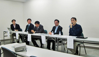 図1 2010年,50回という節目の回を開催することになったオープンソースカンファレンス。それに先立ち,今後の展開と狙いについて,記者会見が行われた。 図1 2010年,50回という節目の回を開催することになったオープンソースカンファレンス。それに先立ち,今後の展開と狙いについて,記者会見が行われた。
