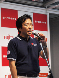 イベントで挨拶するマイクロソフト 樋口社長 イベントで挨拶するマイクロソフト 樋口社長