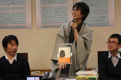 選考外ですが，昨年の書籍では『Amazonランキングの謎を解く: 確率的な順位付けが教える売上の構造』（化学同人）がお勧め！と語る高橋さん
