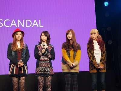 Windows 8のTVCM曲を歌うSCANDAL Windows 8のTVCM曲を歌うSCANDAL