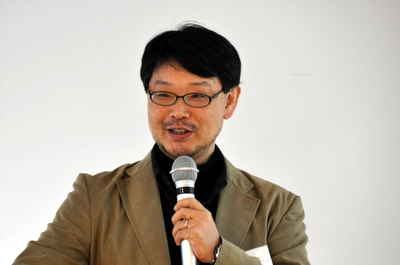 いまやたくさんの肩書きを持つまつもとゆきひろ氏。エンジニアの未来サミット for studentsには,最初の年から3回連続の登場となる。「“まつもと”というそれほど珍しくない名前を(どこでも)目立たせることを意識して,ひらがな表記にしています」と,自身の名前からも主張がうかがえた いまやたくさんの肩書きを持つまつもとゆきひろ氏。エンジニアの未来サミット for studentsには,最初の年から3回連続の登場となる。「“まつもと”というそれほど珍しくない名前を(どこでも)目立たせることを意識して,ひらがな表記にしています」と,自身の名前からも主張がうかがえた