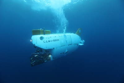 いざ深海の旅へ!(画像提供:JAMSTEC) いざ深海の旅へ!(画像提供:JAMSTEC)
