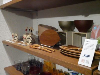 Jimdoを利用する沖縄のクラフト作家5名の作品の展示・販売が行われている Jimdoを利用する沖縄のクラフト作家5名の作品の展示・販売が行われている